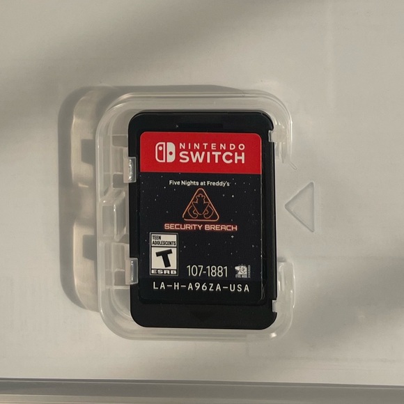 Five Nights at Freddy’s Security Breach Switch game - Picture 2 of 3
